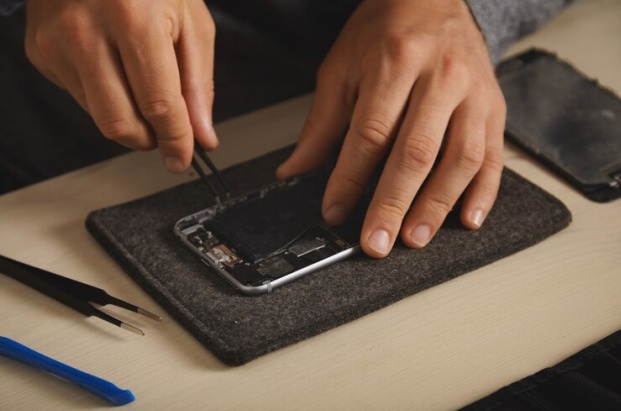 iPhone Screen Replacement